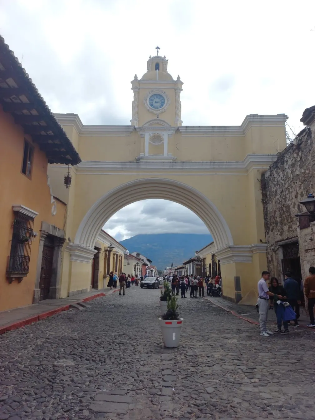 Banks & ATMs in Antigua Guatemala: Hours, Fees & International Cards (2026)